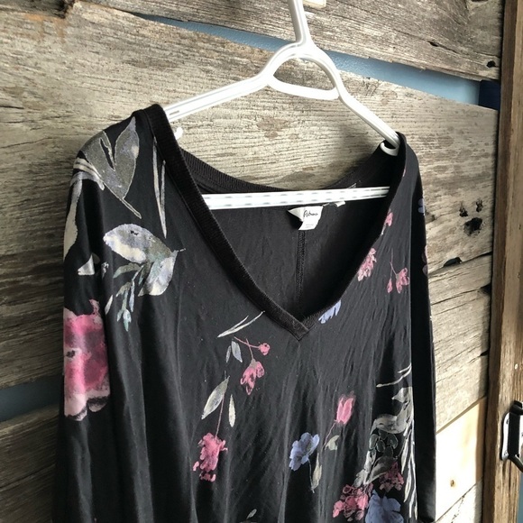Reitmans Plus Size 2X Black Batwing Floral Top - Picture 3 of 6